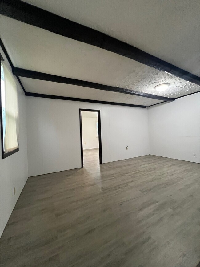 Foto del edificio - 806 Menominee Dr