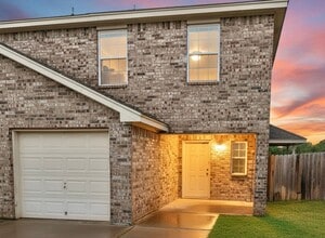 Building Photo - 808 Carla Kay Dr