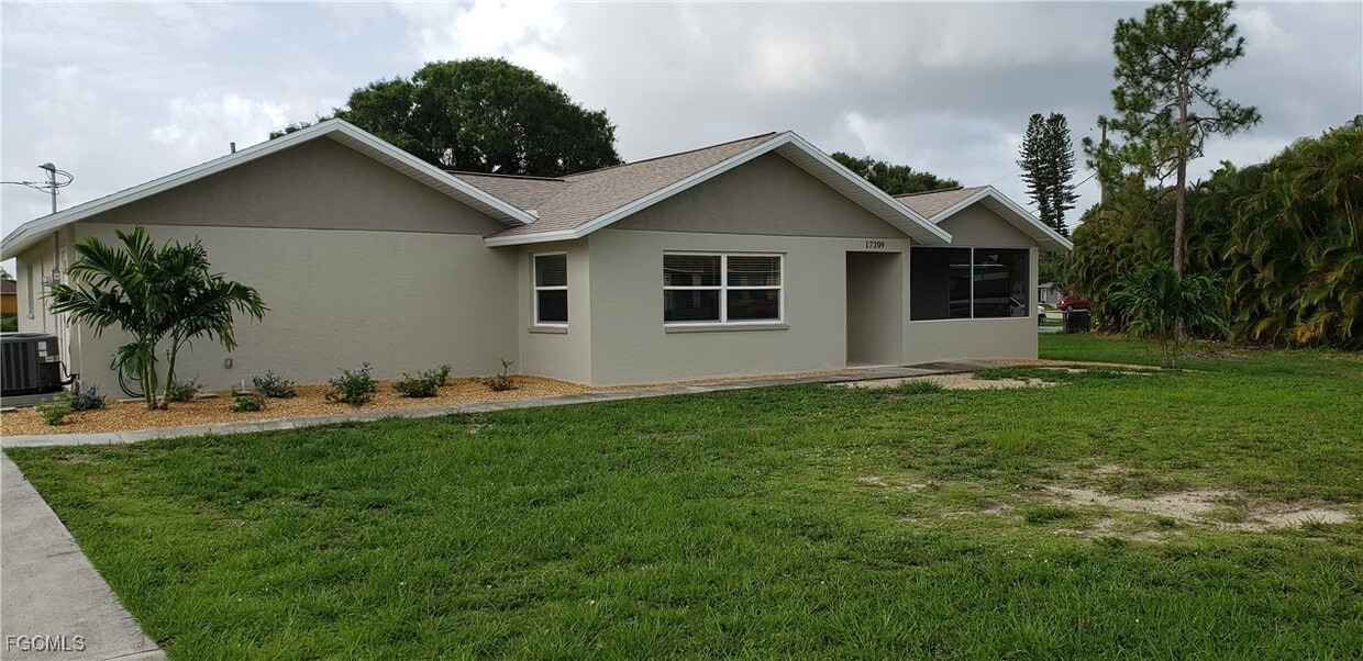 Foto principal - 17209 Lee Rd