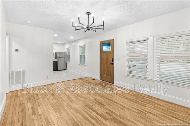 Building Photo - 1005 Anarine Rd