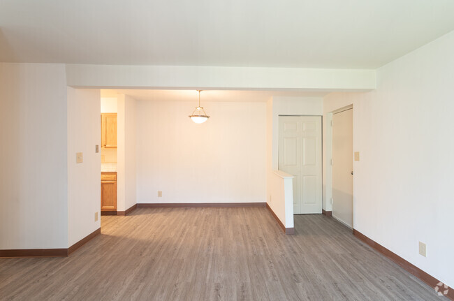 2BR, 1BA - 765 SF - Westview on the Avenue