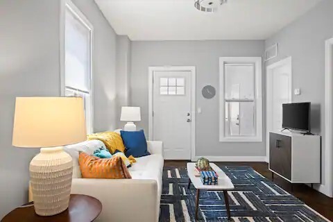 Building Photo - 1807 W North Ave