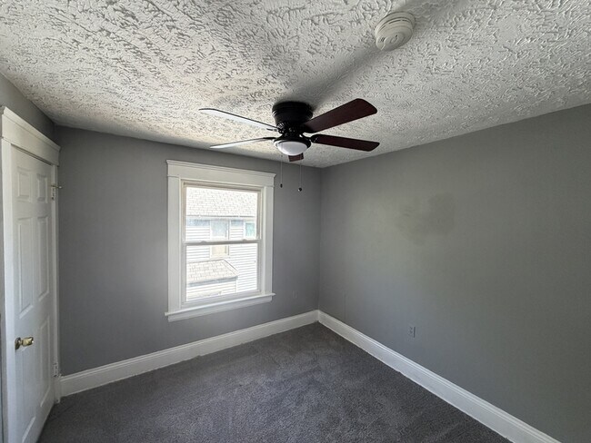 Building Photo - 856 E 155th St