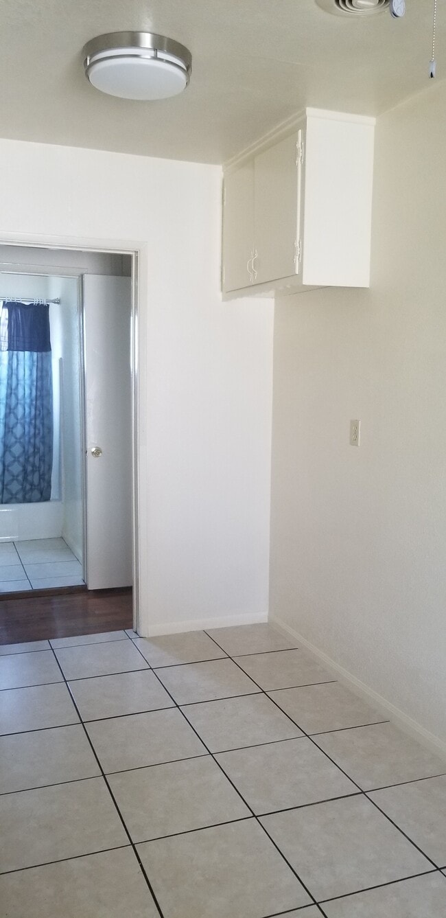 Building Photo - 853 Cerritos Ave