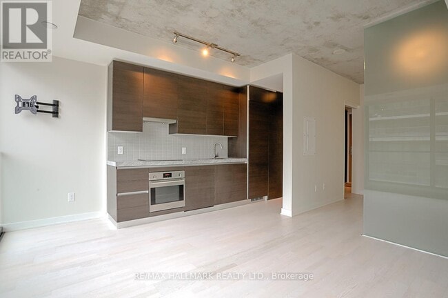 Photo du bâtiment - 629 King St W