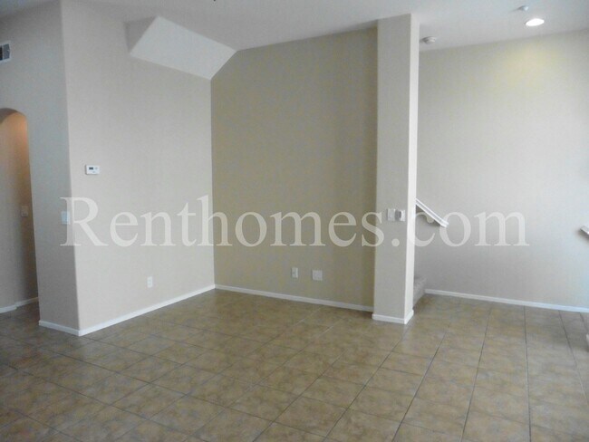 Foto del edificio - 568 Almond Rd