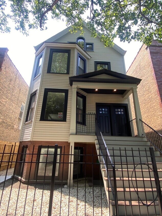 Foto principal - 2934 N Avers Ave