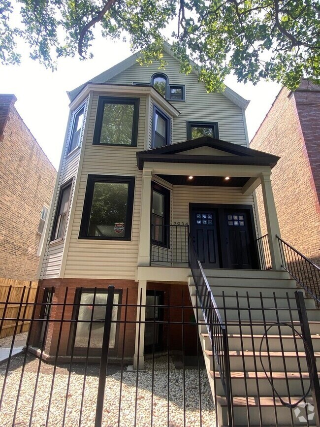 Building Photo - 2934 N Avers Ave
