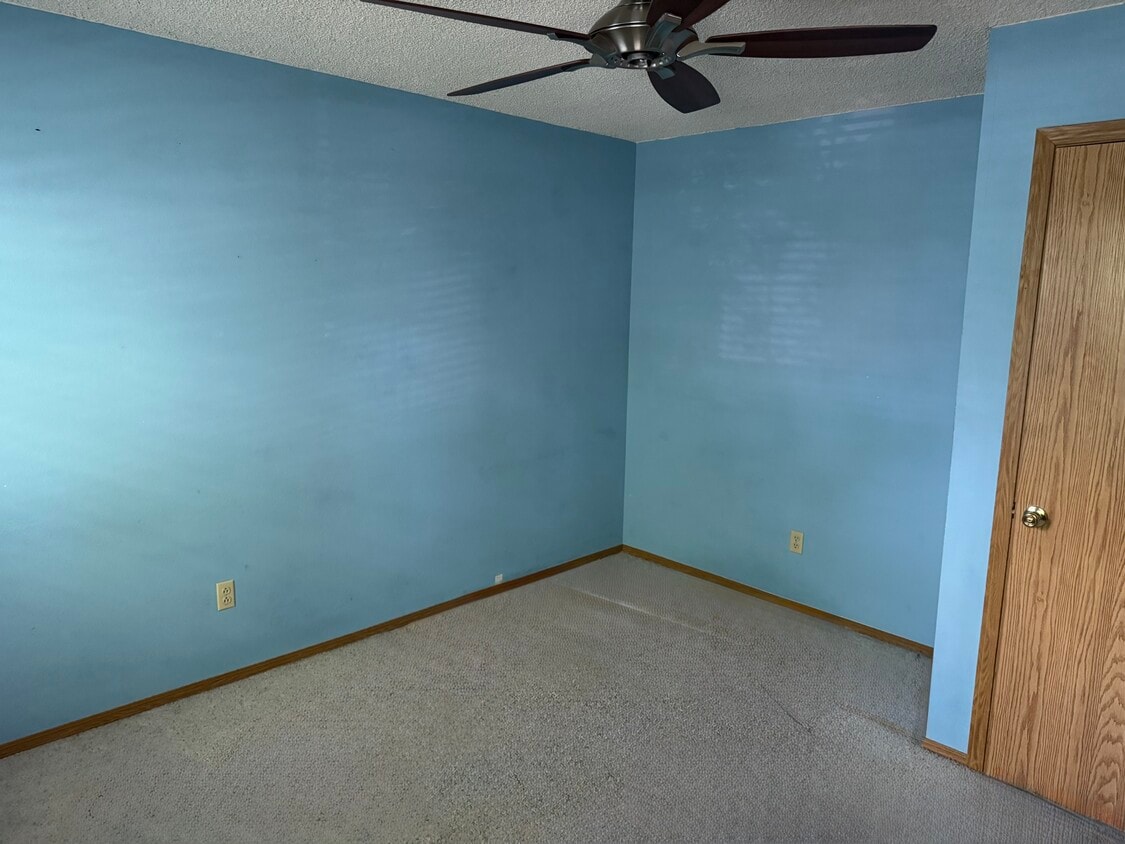 Spacious room with large closet. The room has 2 big windows. Separate but private bathroom - 1100 Milo Cir
