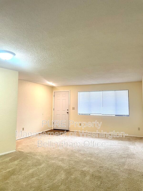 Foto del edificio - 9176 Rainbow Ln