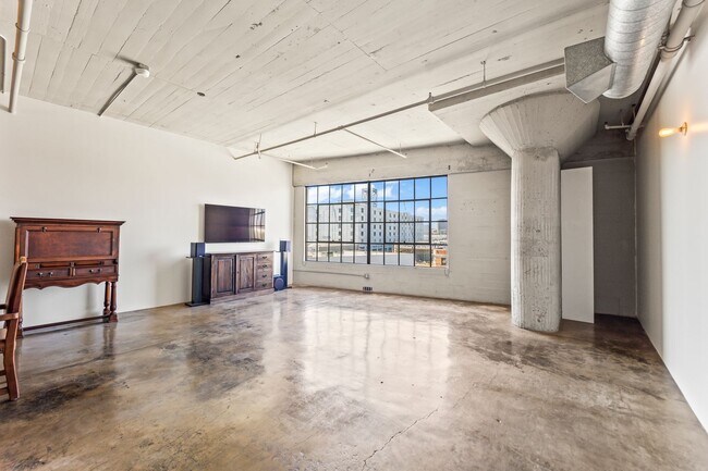 Building Photo - 1855 Industrial St