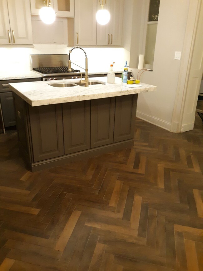 Kitchen Island - 2466 N Lakeview Ave
