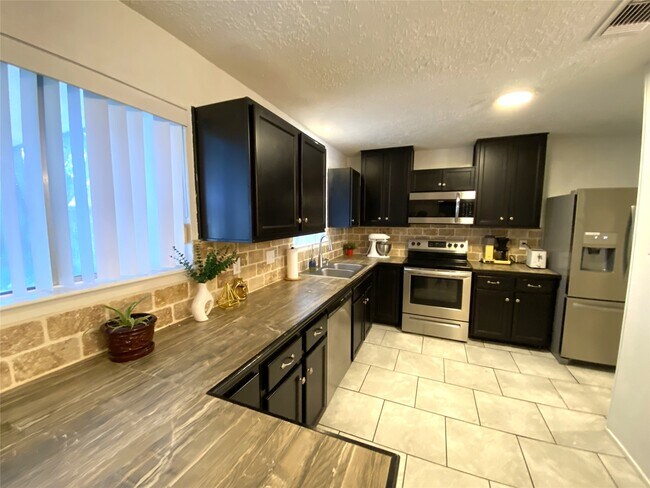 Building Photo - 9810 Shell Rock Rd