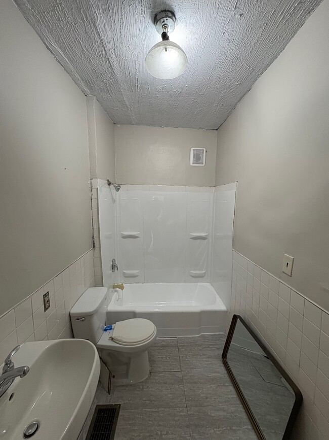 Foto del edificio - 207 Dunseith St