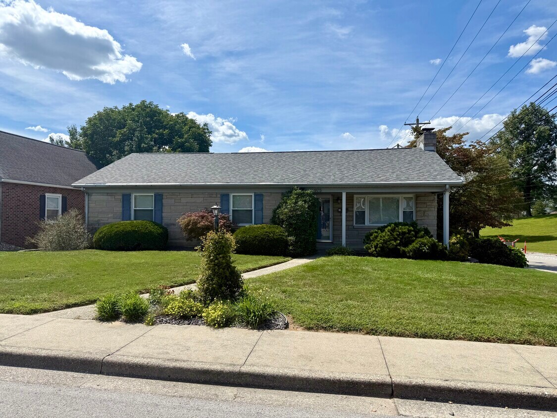Foto principal - 975 MacArthur St