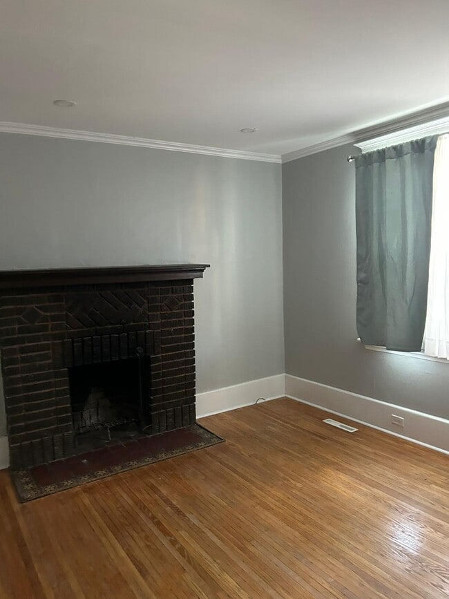 Fireplace - 181 Ridout St S