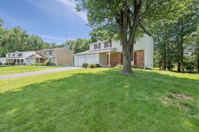 Building Photo - Home in Highly Desirable Forest Ridge!