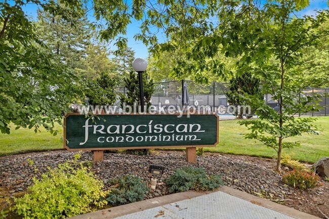 Foto del edificio - 2 Bed, 1 Bath Condo at Franciscan Condomin...
