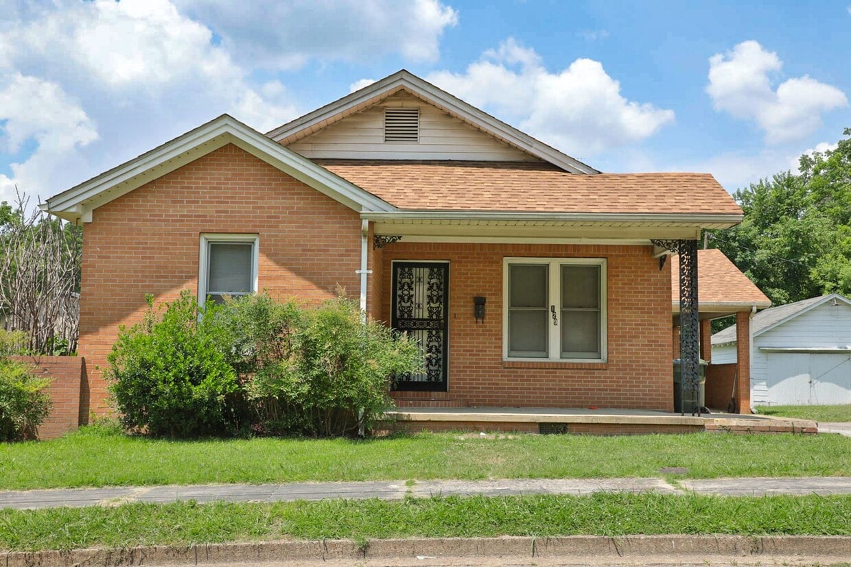 Building Photo - 129 Fonville St