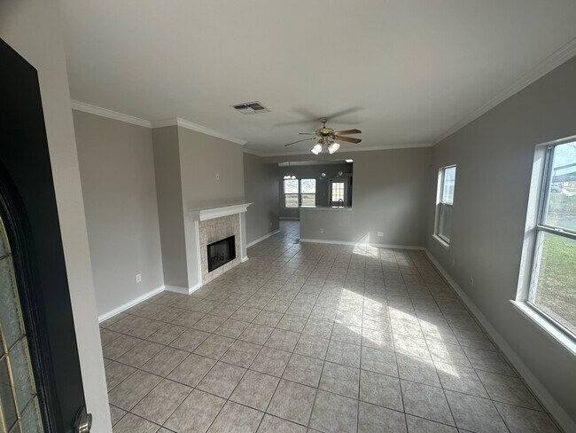 Building Photo - 6638 Bauer Dr