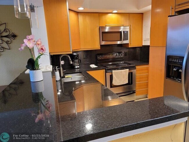 Foto del edificio - 401 Golden Isles Dr