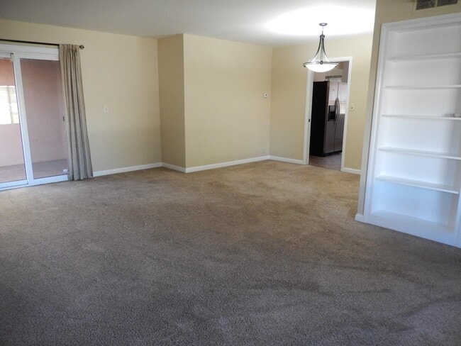Building Photo - 1058 Bermuda Dr