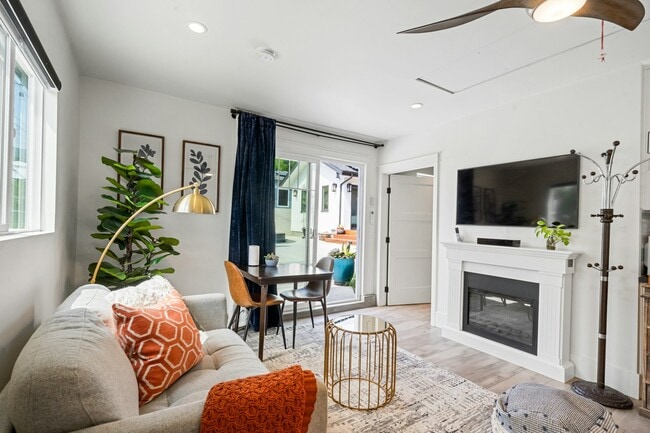 Building Photo - 4867 Revlon Dr