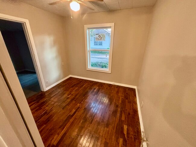 Bedroom 2: 9' 7" x 8' 9" - 315 Ritchey St