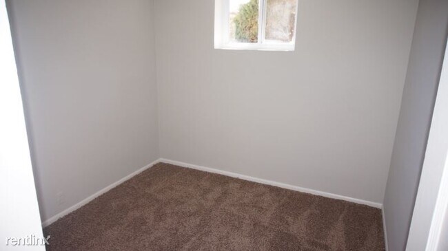 Building Photo - 2 br, 1 bath Apartment - 1010 W Stanford Dr