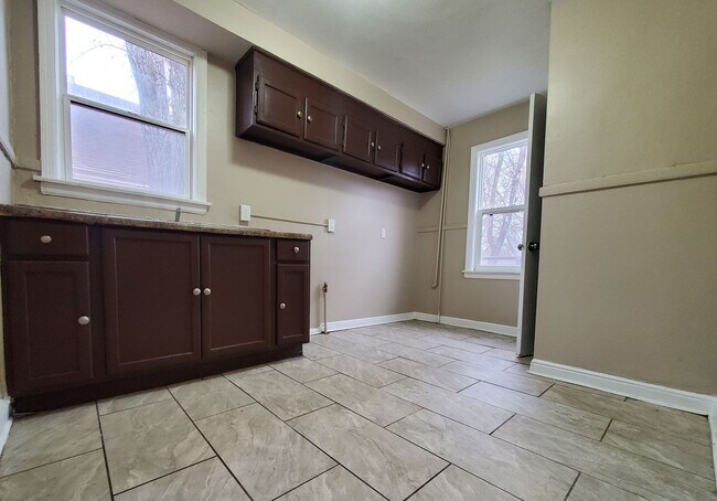 Building Photo - Section 8 Approved!!!  3 Bed 2 Bath Home w...
