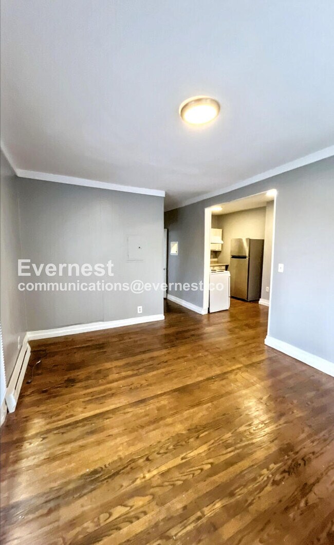 Foto del edificio - 32 Woodlawn Dr