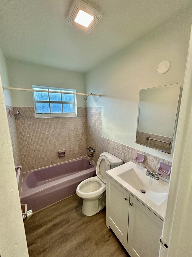 Building Photo - 7511 Venetian St