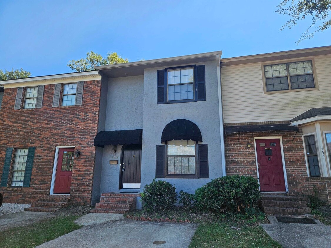Primary Photo - 463 E Van Buren St