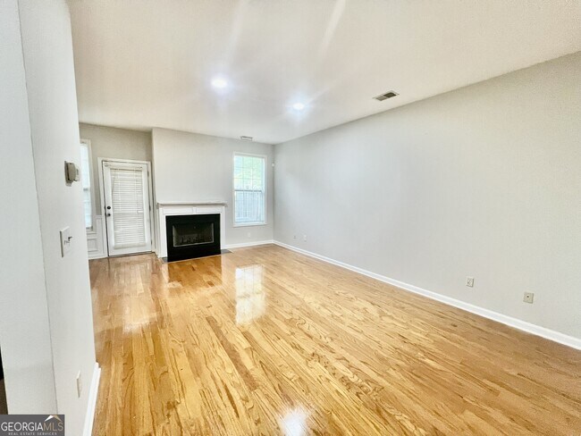 Foto del edificio - 3110 Garrard Pl