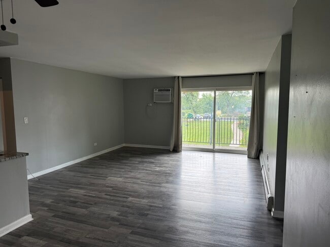 Building Photo - 16W470 Lake Dr