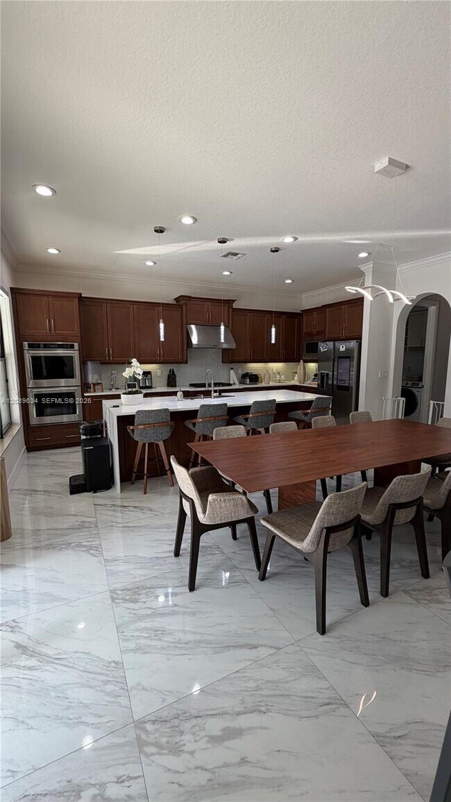Foto del edificio - 9105 Carrington Ave