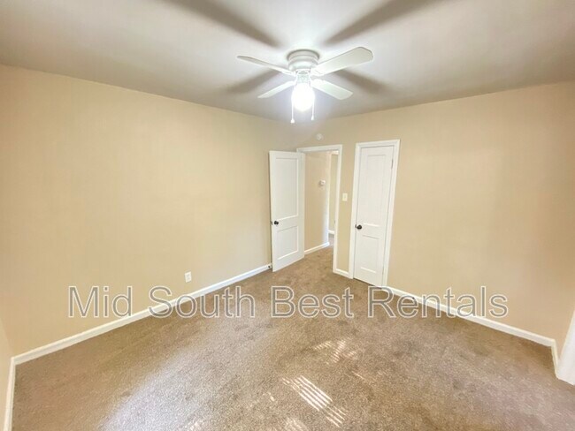 Building Photo - 1230 Pera Ave