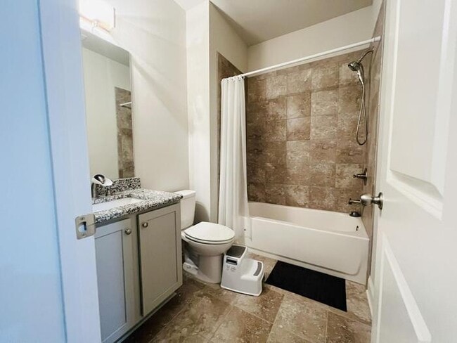 Building Photo - 2521 Skyland Drive 3 bedroom townhouse