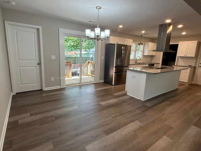 Building Photo - 4 Poinsettia Drive