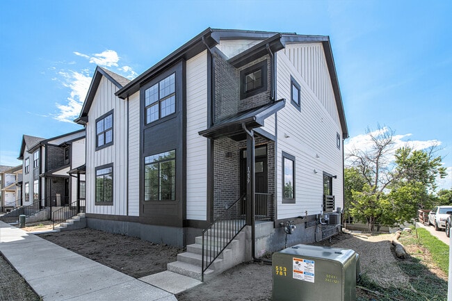 Building Photo - Sable View Townhomes
