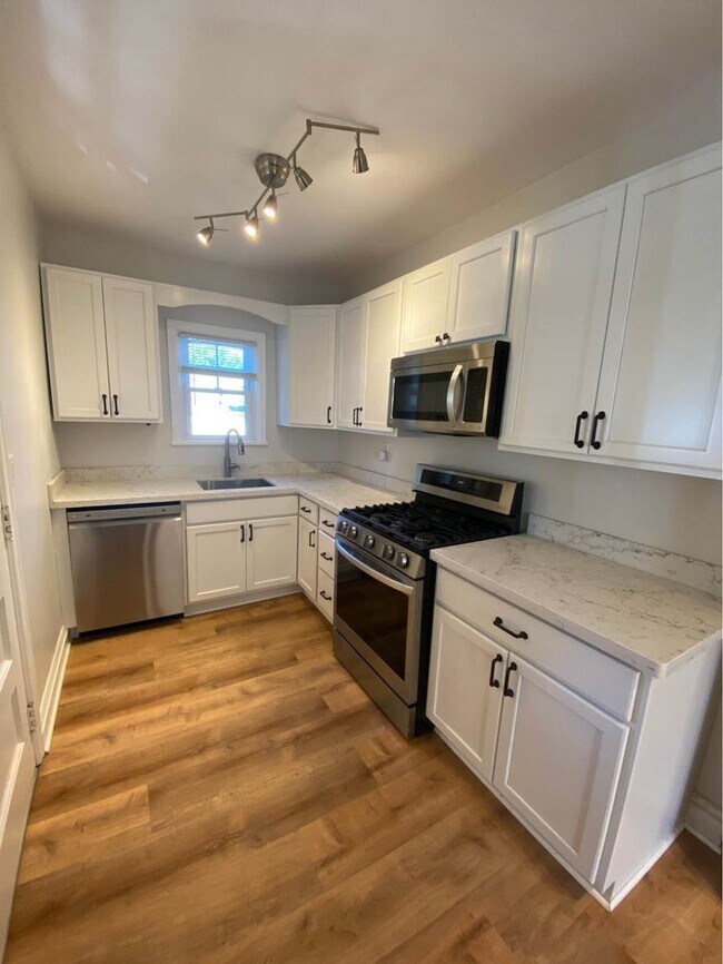 Kitchen - 3110 Fremont Ave S