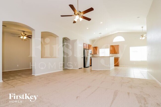 Foto del edificio - 14620 W Watson Ln