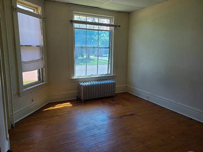 Building Photo - 1020 2nd Ave W