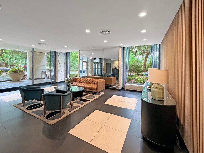 Foto del edificio - 222 E Pearson St