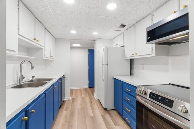 Building Photo - 950 Ponce De Leon Rd