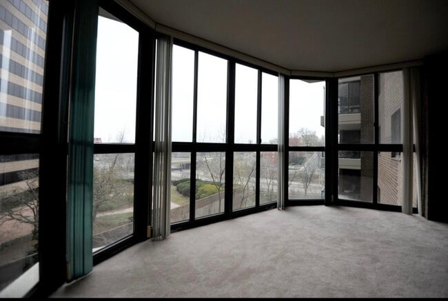Foto del edificio - 1600 N Oak St