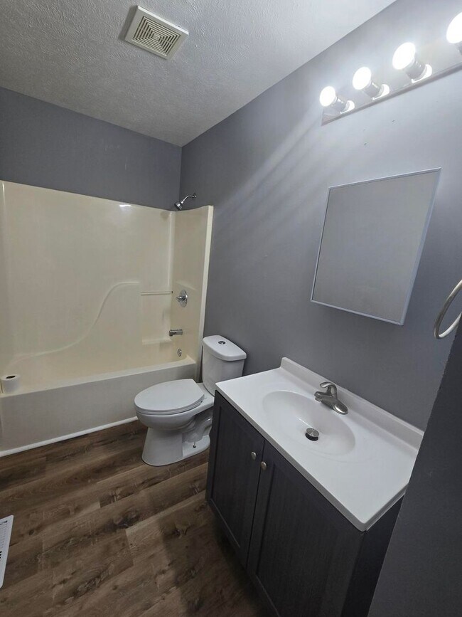 Foto del edificio - 2 Bedroom, 1 Bath, newly renovated