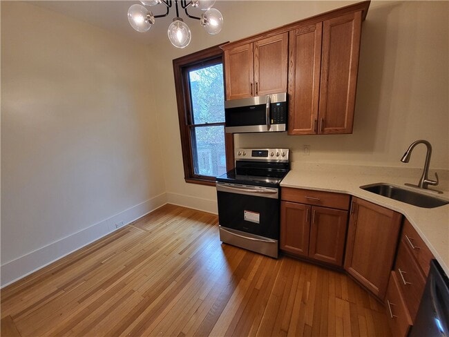 Building Photo - 1063 East Ave