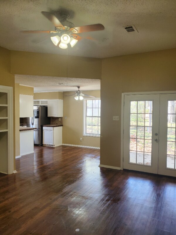 Foto del edificio - 410 Birchwood Dr