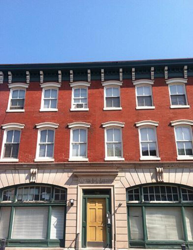 Building Photo - 242 E Hanover St